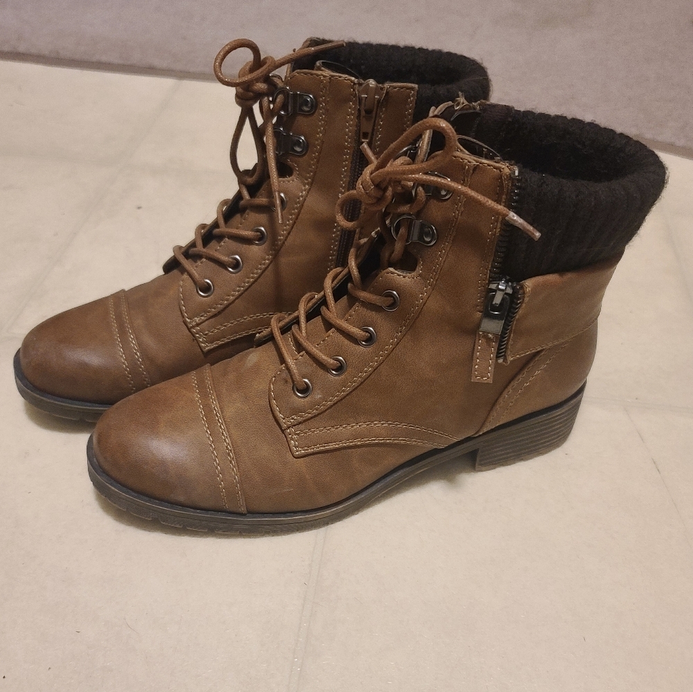 🦄 Denver Hayes Mila Sweater Combat Boot